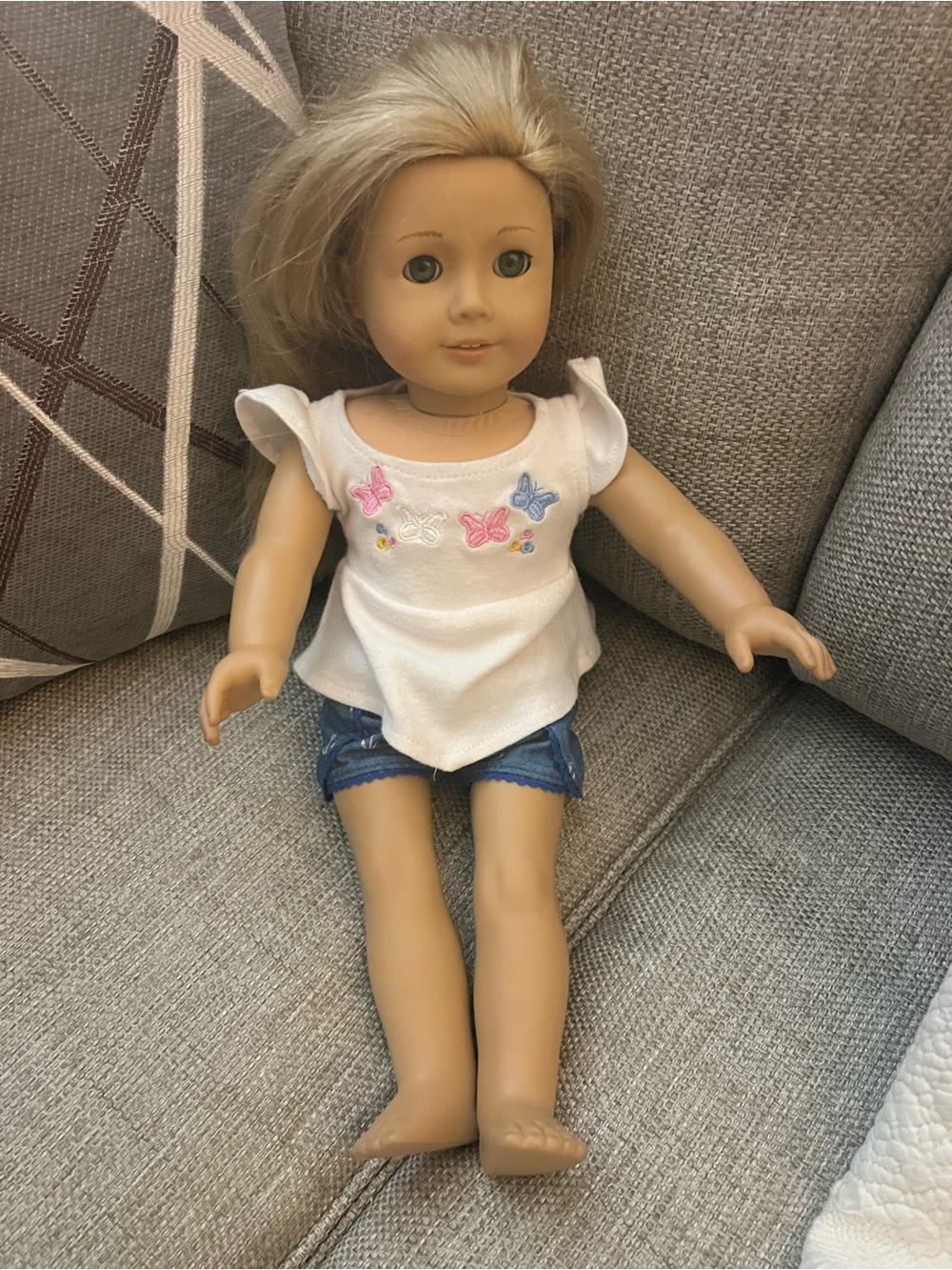American Girl Doll Isabelle Girl Of The Year - 2013 Retired (clothes 2 sets)